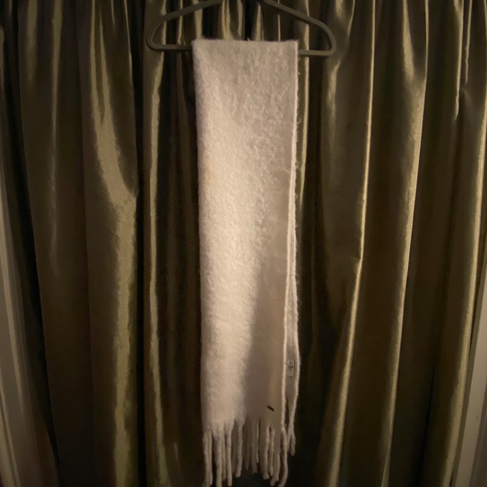 Hollister fringed scarf